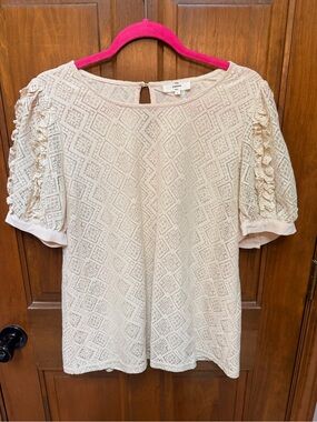 entro Beige Diamond Lace Short Sleeve Top
